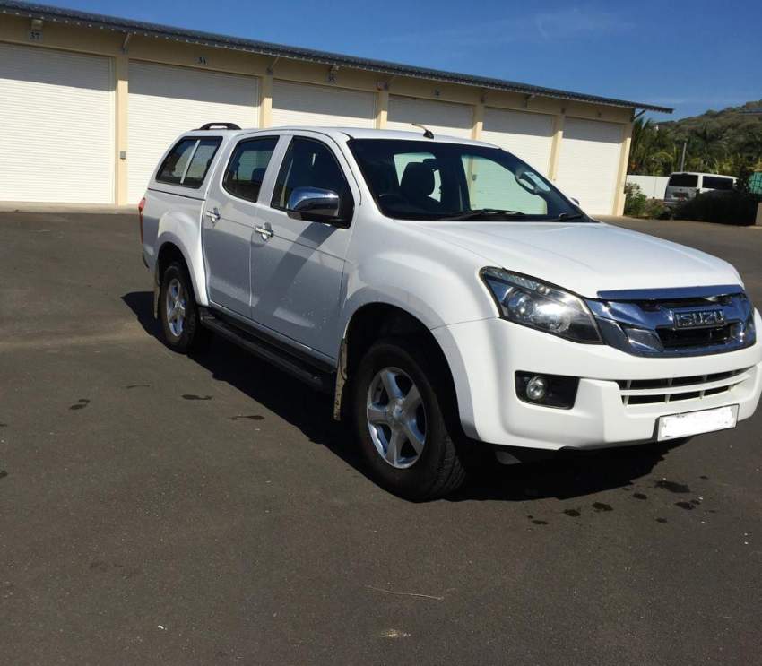 2014 ISUZU D-Max 4x2 Diesel Automatic 47000km - 3 - Pickup trucks (4x4 & 4x2)  on Aster Vender