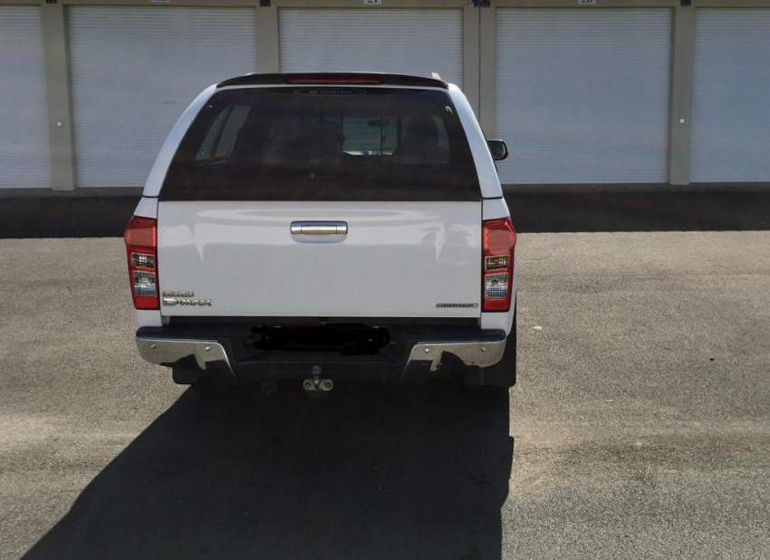 2014 ISUZU D-Max 4x2 Diesel Automatic 47000km - 4 - Pickup trucks (4x4 & 4x2)  on Aster Vender