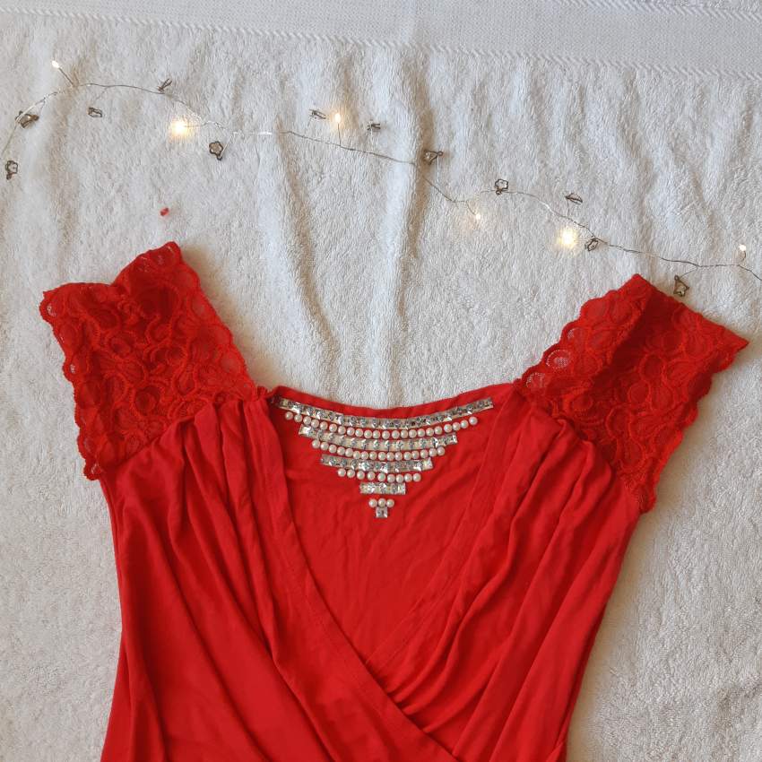 Red sleeveless top with pearls and laced sleeves - 2 - Tops (Women)  on Aster Vender