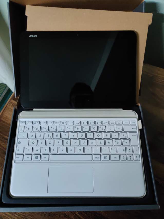 Asus Transformer 2 in 1 - 0 - Laptop  on Aster Vender