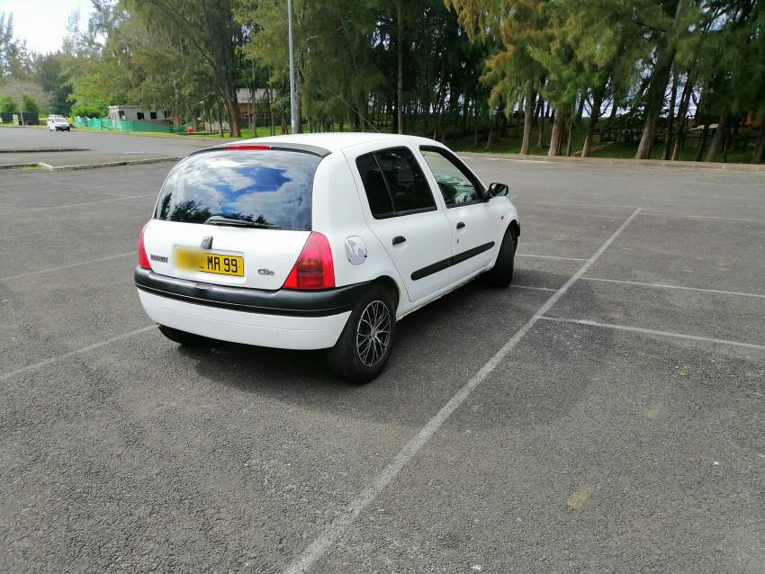 Renault Clio 2 - 3 - Family Cars  on Aster Vender