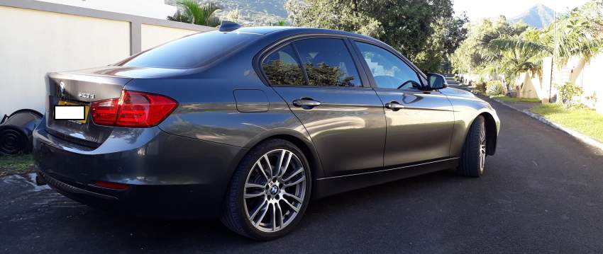 BMW Series 3 2012 for sale - 8 - Luxury Cars  on Aster Vender