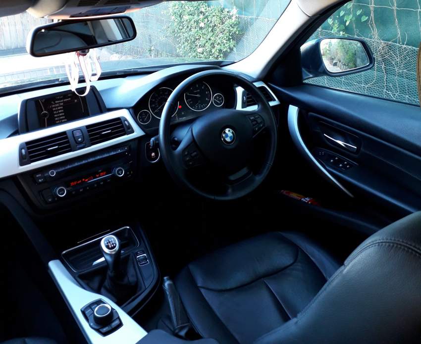 BMW Series 3 2012 for sale - 7 - Luxury Cars  on Aster Vender