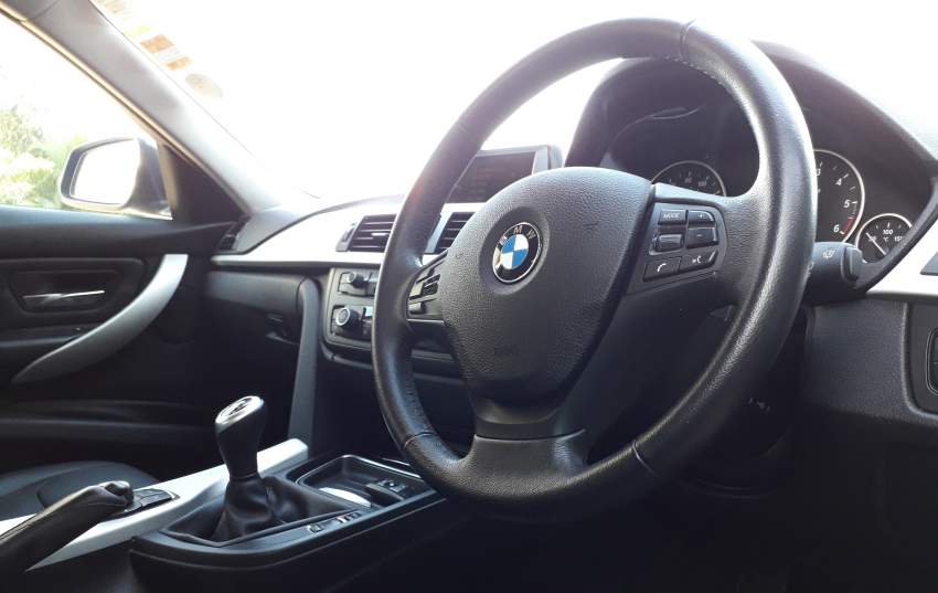 BMW Series 3 2012 for sale - 5 - Luxury Cars  on Aster Vender