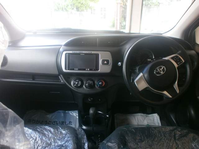 Toyota vitz  - 6 - Luxury Cars  on Aster Vender