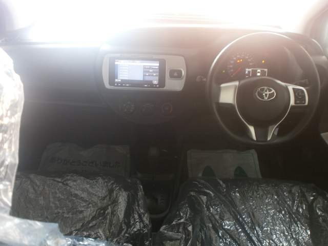 Toyota vitz  - 2 - Luxury Cars  on Aster Vender
