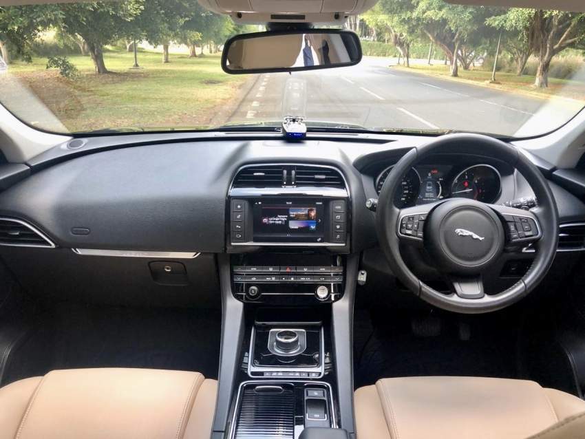 Jaguar F-Pace 2.0 - 5 - SUV Cars  on Aster Vender