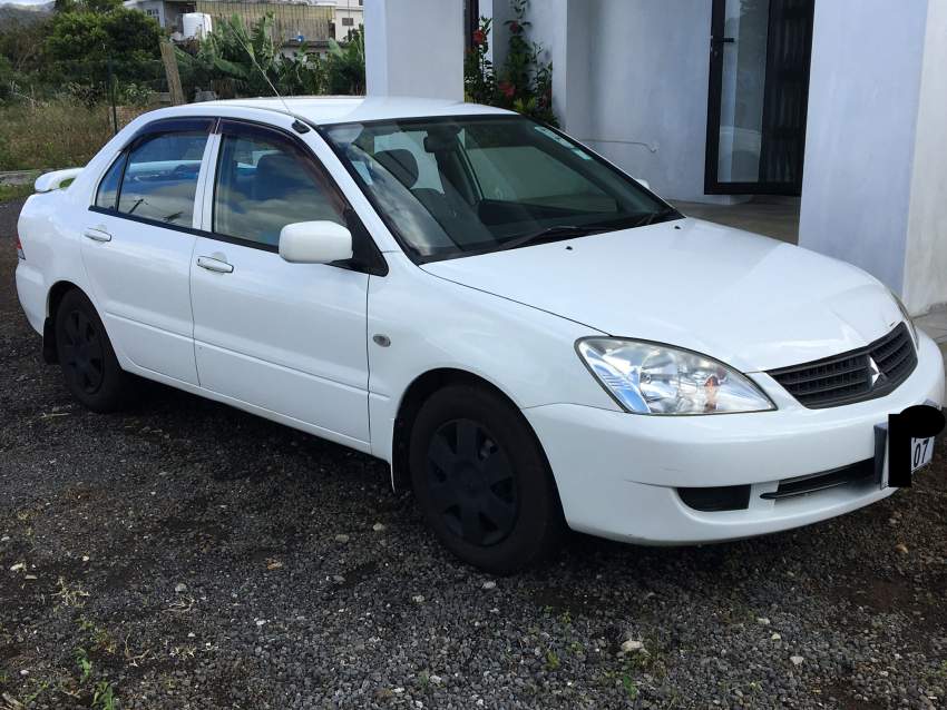 Lancer GLX - 1 - Family Cars  on Aster Vender