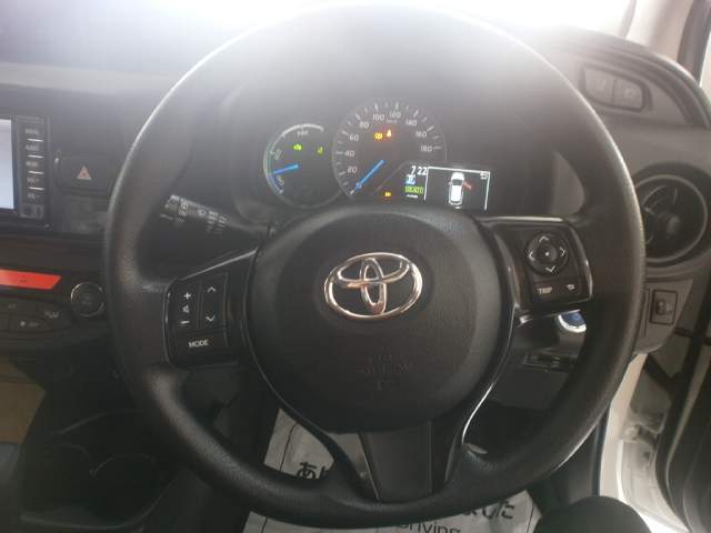 Toyota Vitz Hybrid  - 5 - Family Cars  on Aster Vender