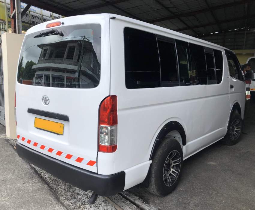 TOYOTA HIACE  - 3 - Cargo Van (Delivery Van)  on Aster Vender