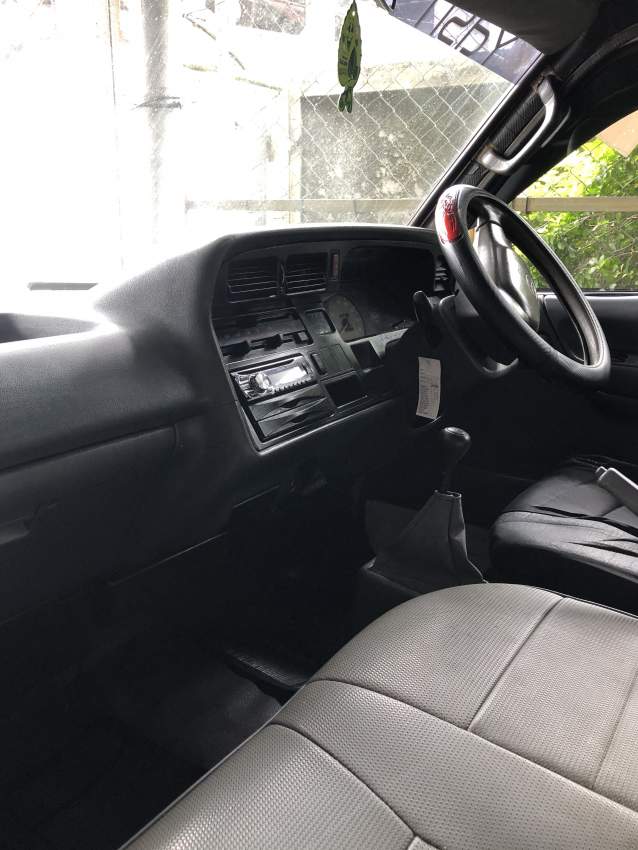 TOYOTA HIACE - 2 - Passenger Van  on Aster Vender