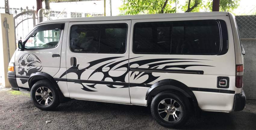 TOYOTA HIACE - 1 - Passenger Van  on Aster Vender