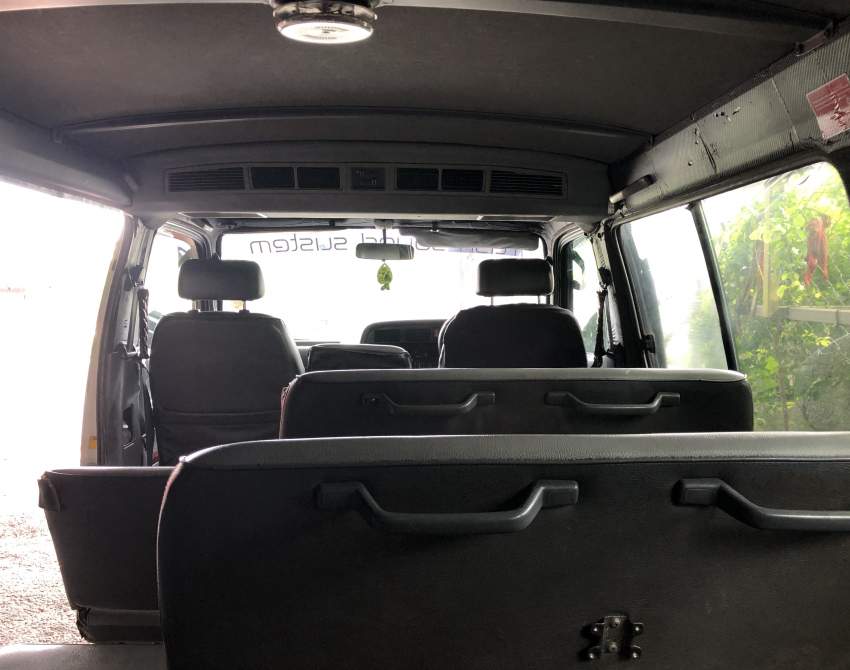TOYOTA HIACE - 5 - Passenger Van  on Aster Vender