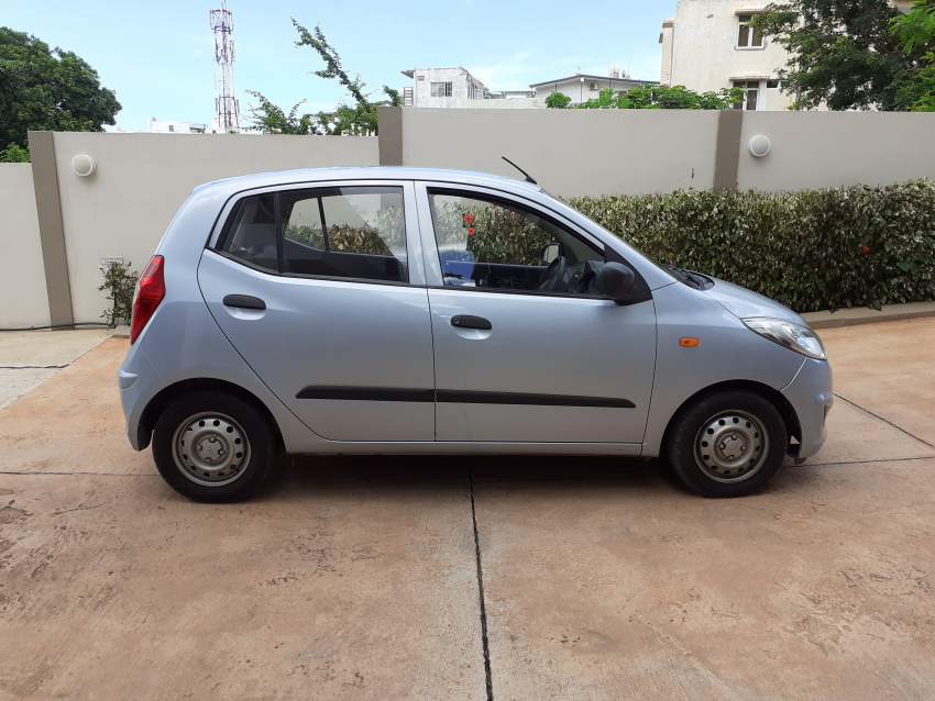 Hyundai I10 - 2 - Family Cars  on Aster Vender