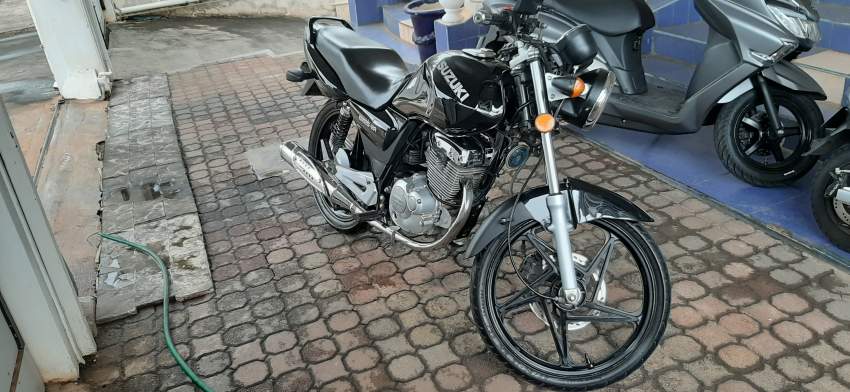 Suzuki EN-125 (AC) - 1 - Roadsters  on Aster Vender