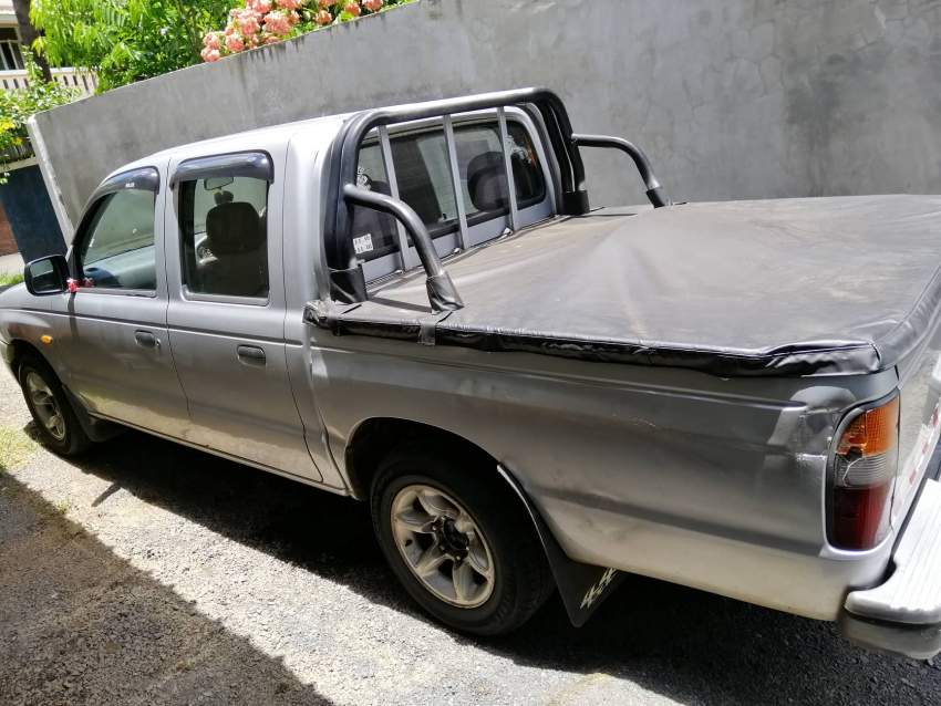 Mazda B2500 Yr 2001 - 6 - Pickup trucks (4x4 & 4x2)  on Aster Vender