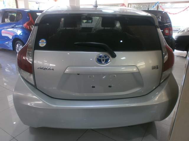 Toyota Aqua - 1 - Family Cars  on Aster Vender