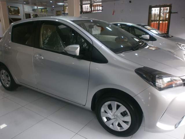 Toyota vitz  - 1 - Family Cars  on Aster Vender