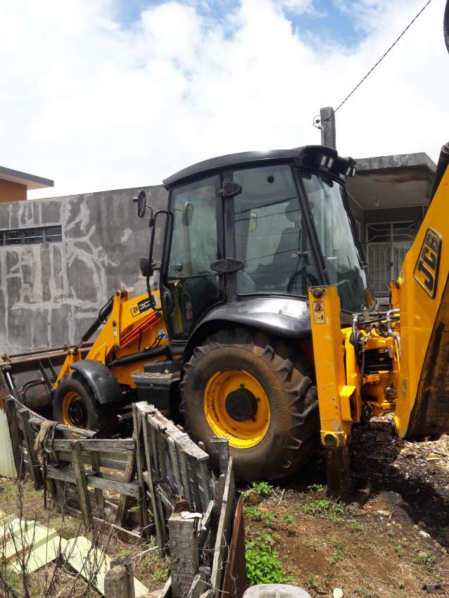 JCB 3CX from England - 1 - Excavator & Loader  on Aster Vender