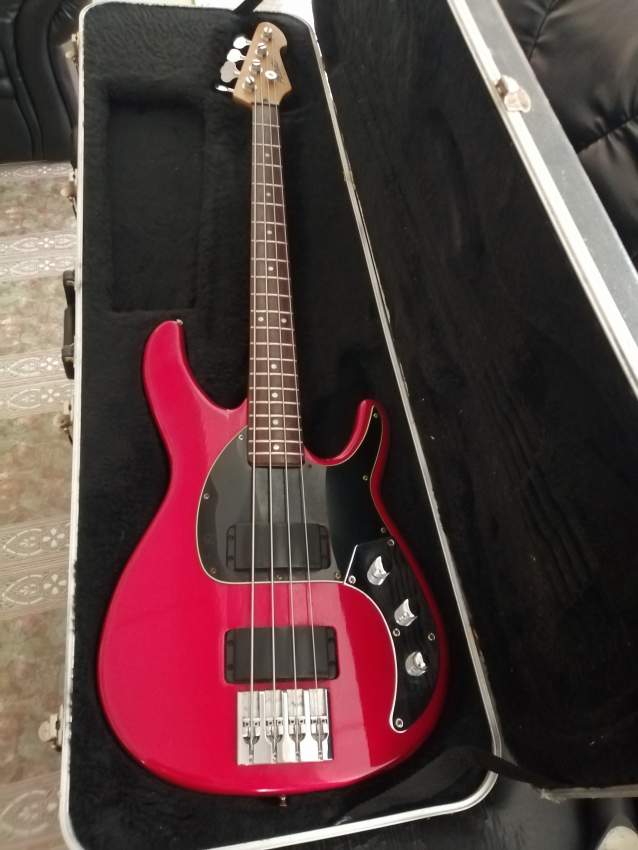 Peavey Bass guitar - 0 - Bass guitar  on Aster Vender