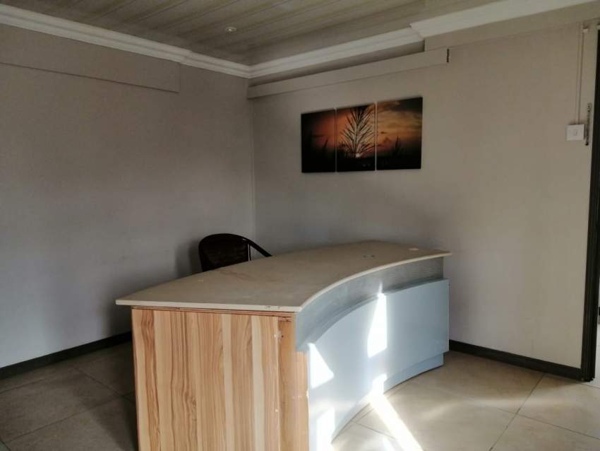 FOR RENT OFFICE SPACE A QUATRE-BORNES - 3 - Office Space  on Aster Vender