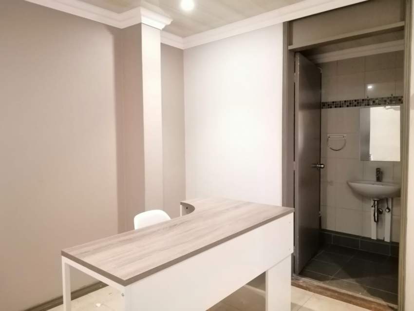 FOR RENT OFFICE SPACE A QUATRE-BORNES - 5 - Office Space  on Aster Vender