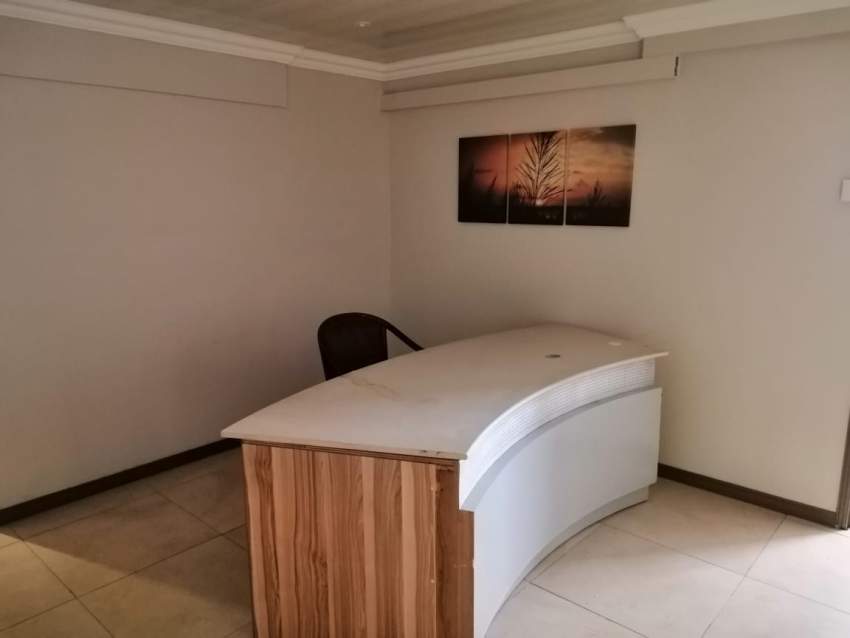 FOR RENT OFFICE SPACE A QUATRE-BORNES - 7 - Office Space  on Aster Vender