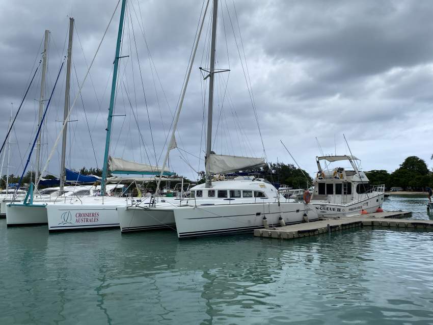 Lagoon 380 on Aster Vender