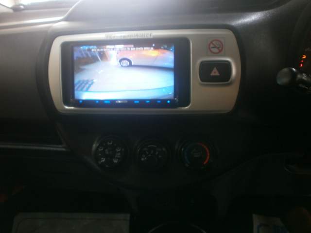 Toyota vitz  - 4 - Family Cars  on Aster Vender