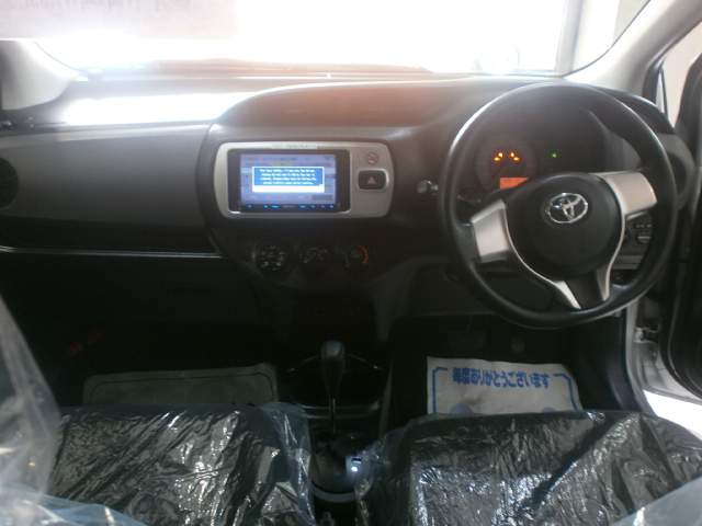 Toyota vitz  - 3 - Family Cars  on Aster Vender