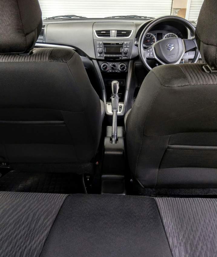 Suzuki Swift Hatchback 2017 - 2 - Compact cars  on Aster Vender