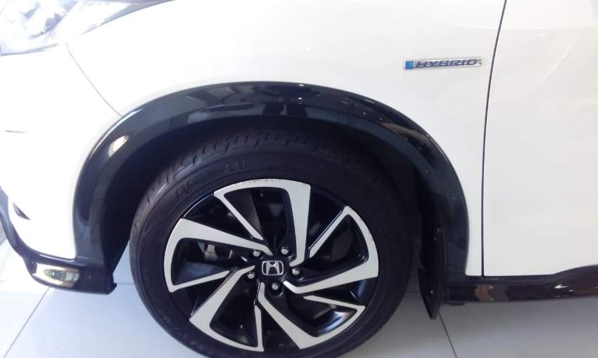 Honda Vezel Rs Sensing Yr 2017 - 2 - SUV Cars  on Aster Vender