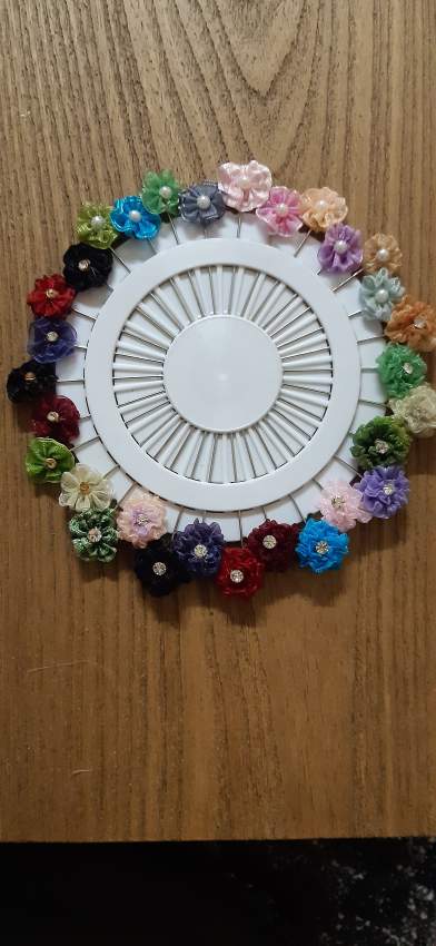 Hijaab pins for sale - 0 - Other Accessories  on Aster Vender