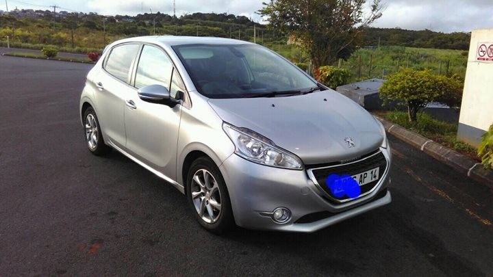 Peugeot 208 1.4eHDI AUTOTIPTRONIC - 0 - Compact cars  on Aster Vender