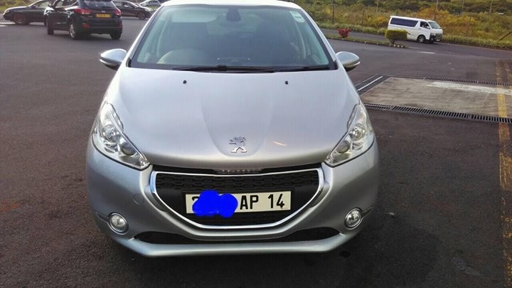 Peugeot 208 1.4eHDI AUTOTIPTRONIC - 1 - Compact cars  on Aster Vender