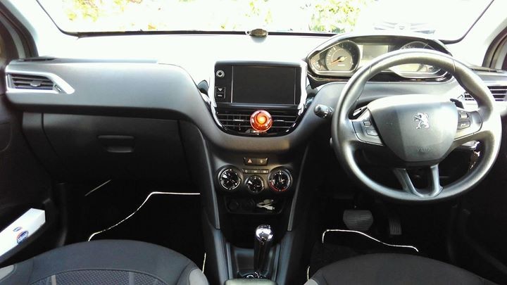 Peugeot 208 1.4eHDI AUTOTIPTRONIC - 2 - Compact cars  on Aster Vender