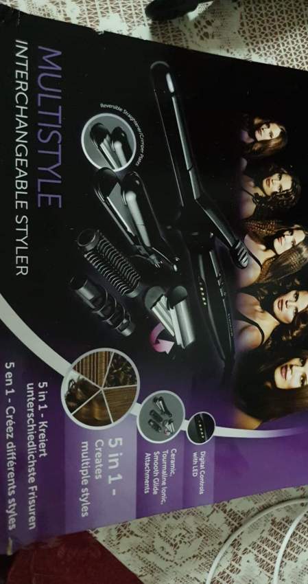 Straightener Remington on Aster Vender