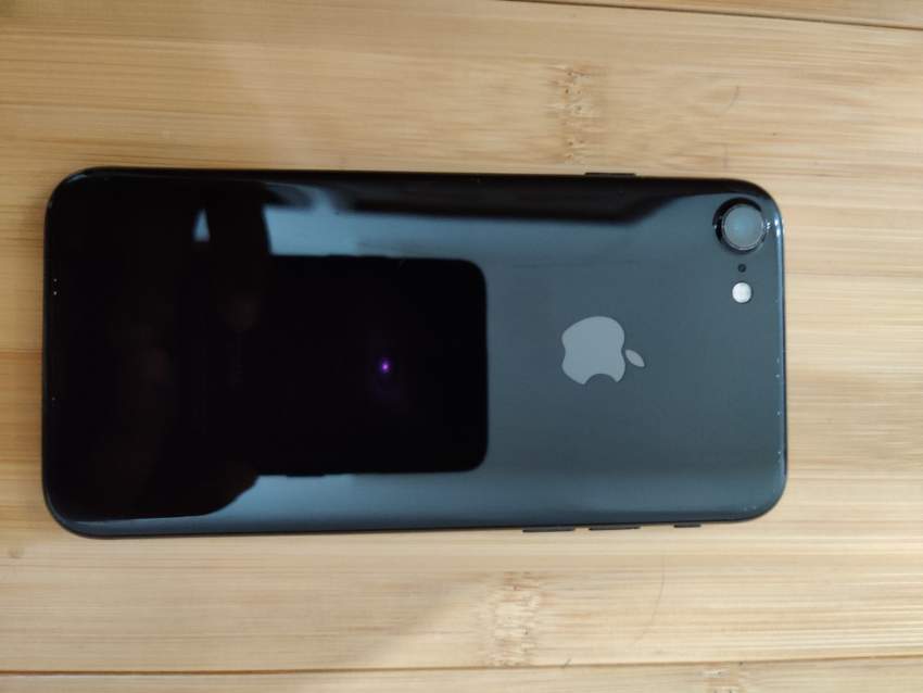 iPhone 7 128 GB Jet Black - Glossy - 3 - iPhones  on Aster Vender
