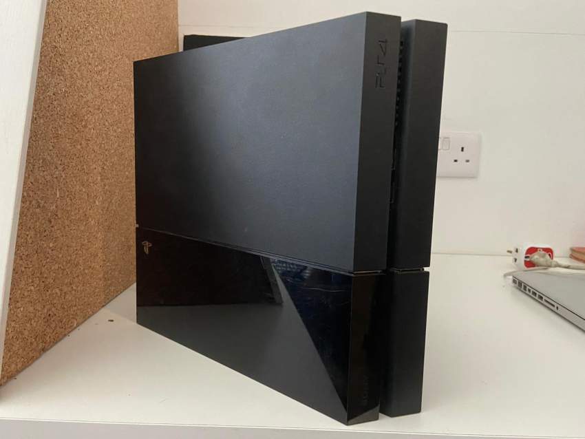 Playstation 4 (500 GB, 1 Controller, 2 Games) - 10 - PlayStation 4 (PS4)  on Aster Vender