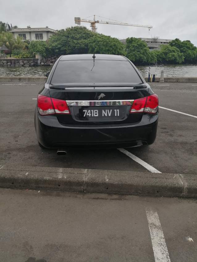 Chevrolet Cruz 2011 - 1 - Family Cars  on Aster Vender