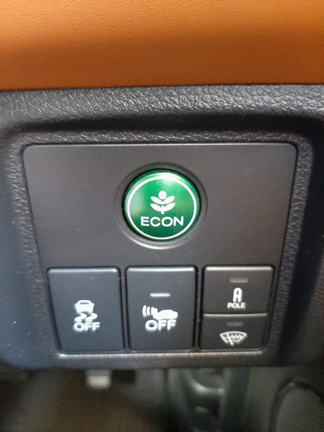 Honda Vezel Hybrid Z Hatchback - 4 - Family Cars  on Aster Vender