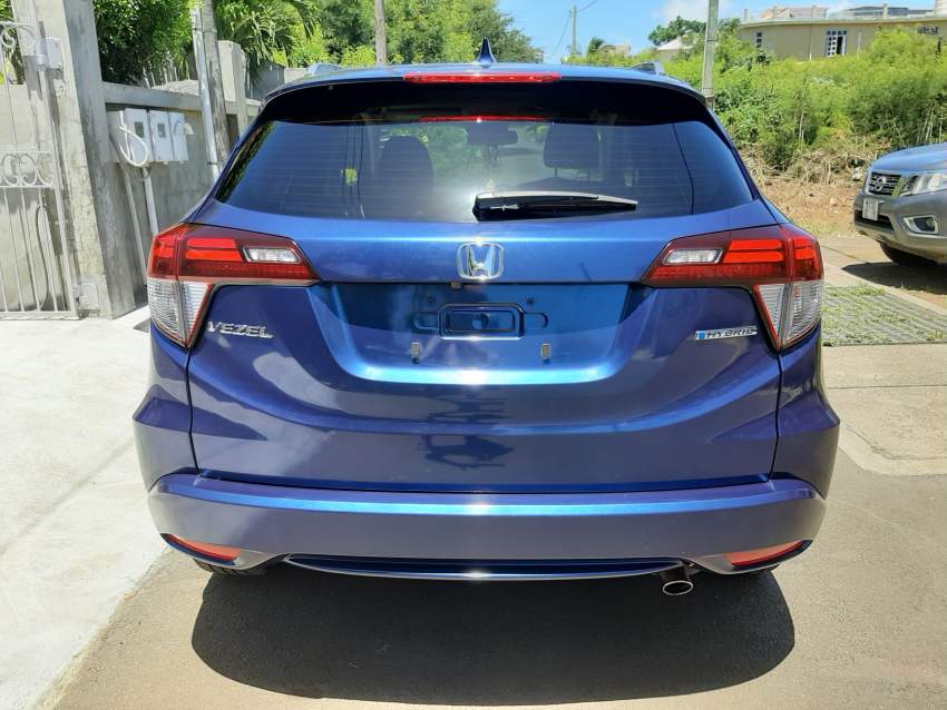 Honda Vezel Hybrid Z Hatchback - 2 - Family Cars  on Aster Vender
