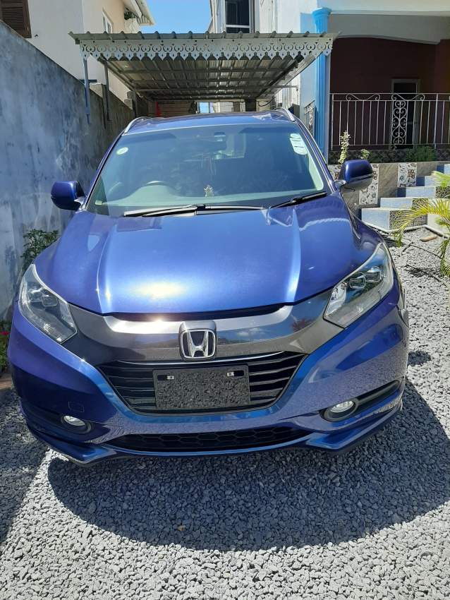 Honda Vezel Hybrid Z Hatchback - 1 - Family Cars  on Aster Vender