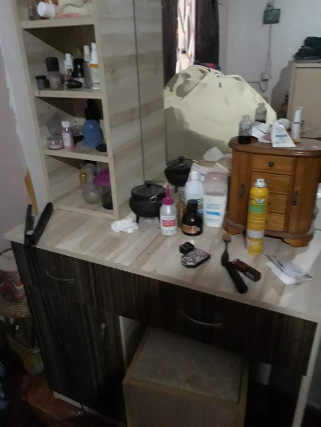 Coiffeuse on Aster Vender