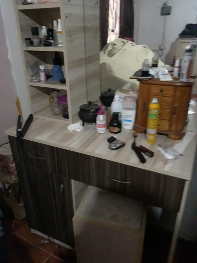 Coiffeuse on Aster Vender