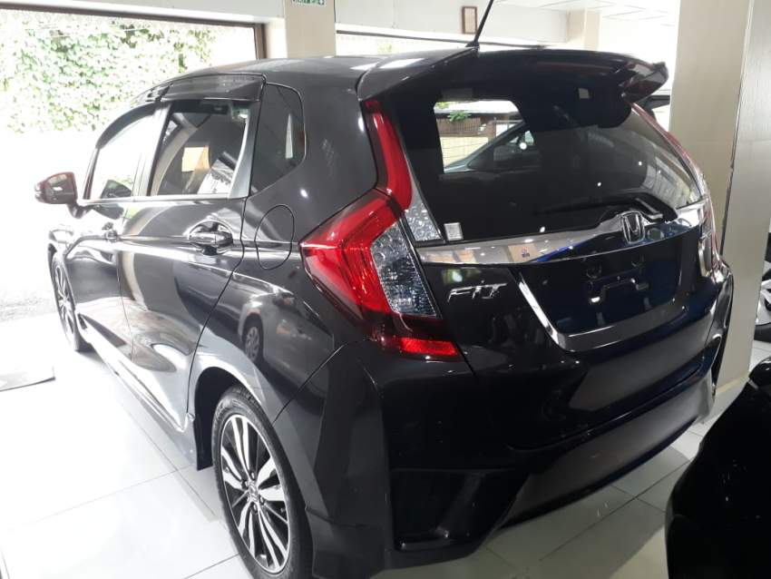 HONDA FIT HYBRID S PACKAGE  - 3 - Family Cars  on Aster Vender