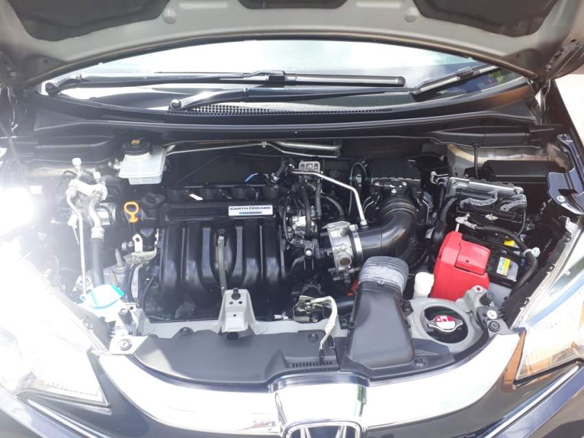 HONDA FIT HYBRID S PACKAGE  - 1 - Family Cars  on Aster Vender