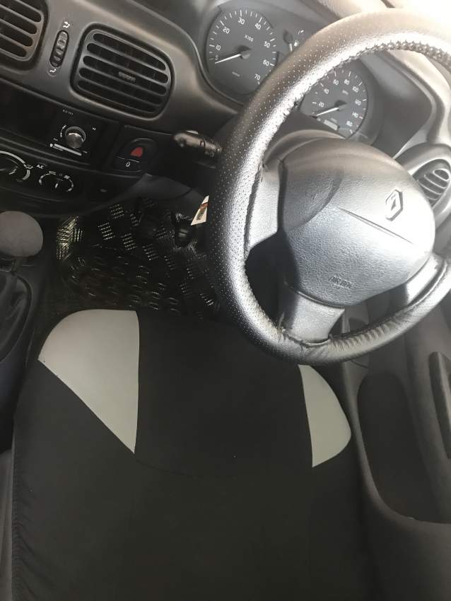 Renault Megane 2000 - 1 - Family Cars  on Aster Vender